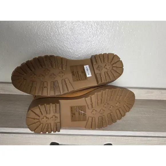 NWOT TORRID- combat boots size 8.5W - Picture 5 of 6